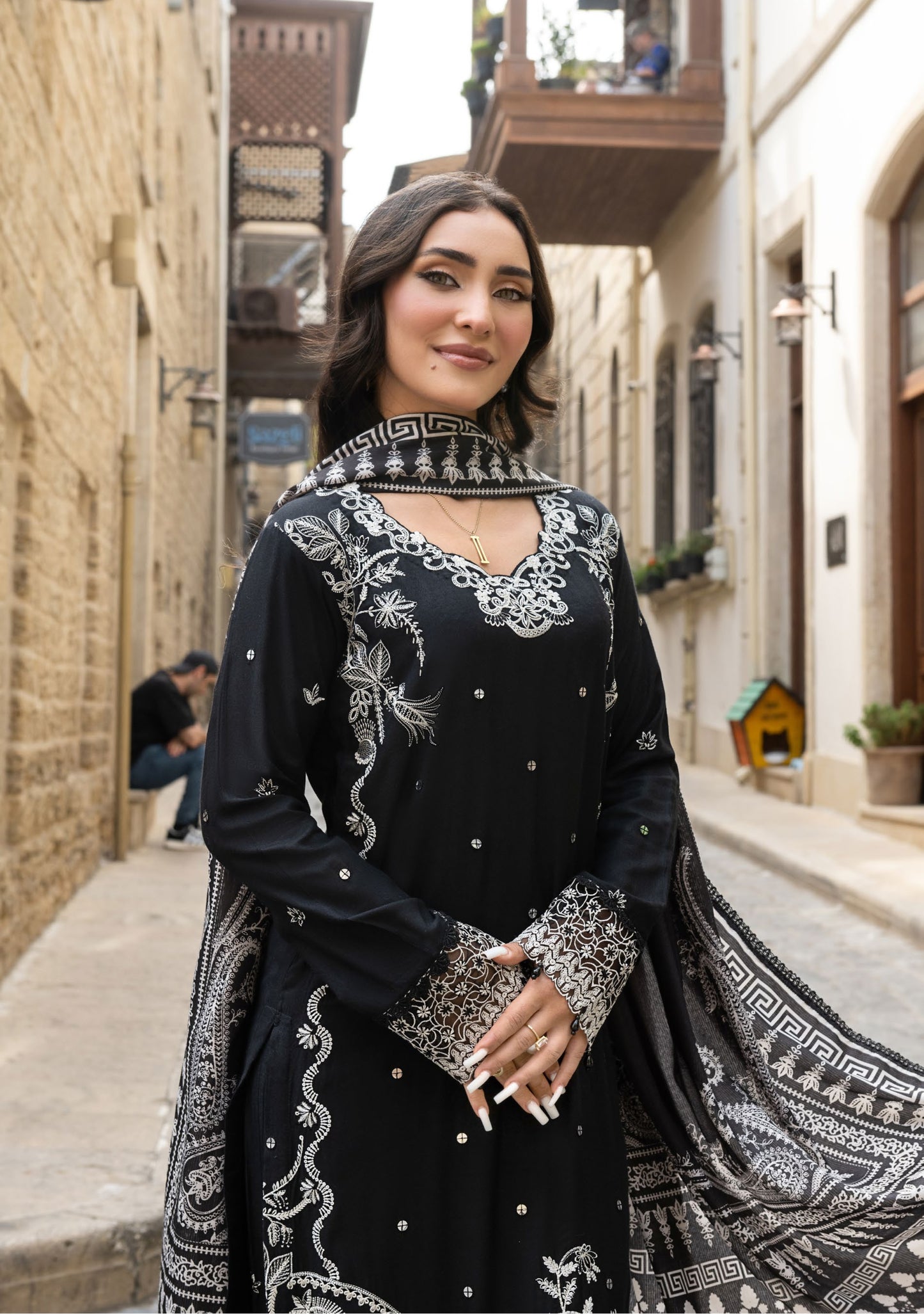 SIMRANS BAKU EMBROIDERED LINEN WITH KOTAIL SHAWLS 3PC EMBROIDERED READYMADE SBL402