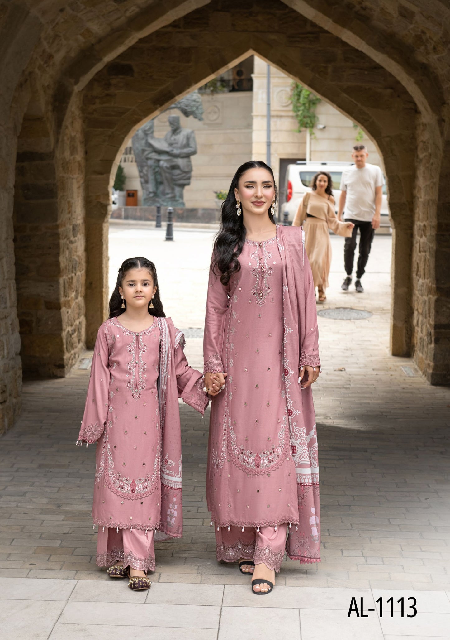 SIMRANS BAKU EMBROIDERED LINEN WITH KOTAIL SHAWLS 3PC EMBROIDERED READYMADE SBL404