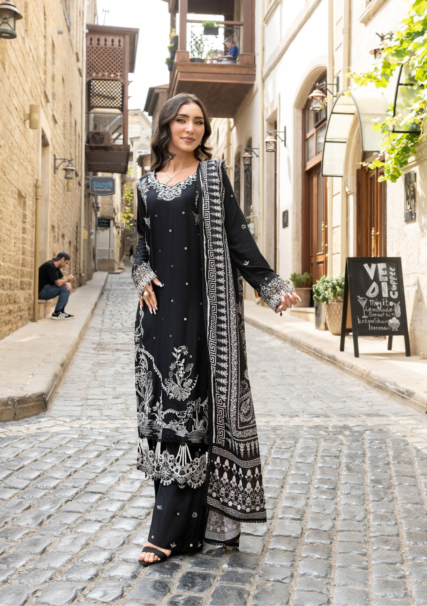 SIMRANS BAKU EMBROIDERED LINEN WITH KOTAIL SHAWLS 3PC EMBROIDERED READYMADE SBL402